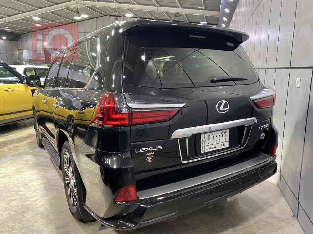 Lexus LX